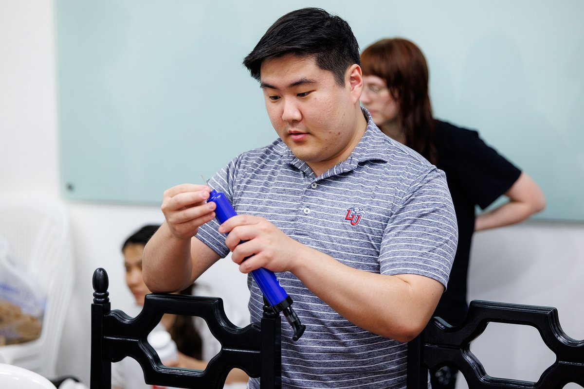 #CollegeColorsDay: #LUCOM Edition 🟦⬜️🟥🥼🩺

#LibertyUniversity | #OsteopathicMedicine