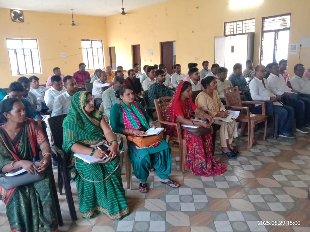 DC MGNREGA AMETHI tweet media