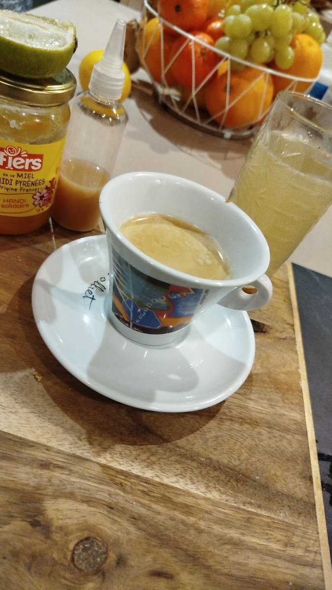 Tout est bouclé. Départ demain, en attendant... Café.