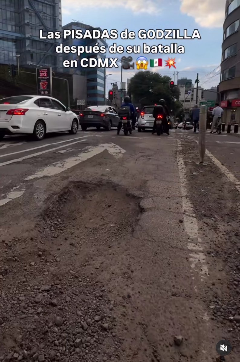#KornoFriki Buen día Gerente Korneo y al Dios las listas de útiles escolares, así los estragos que dejó la filmación de las escenas de Godzilla en CDMX
