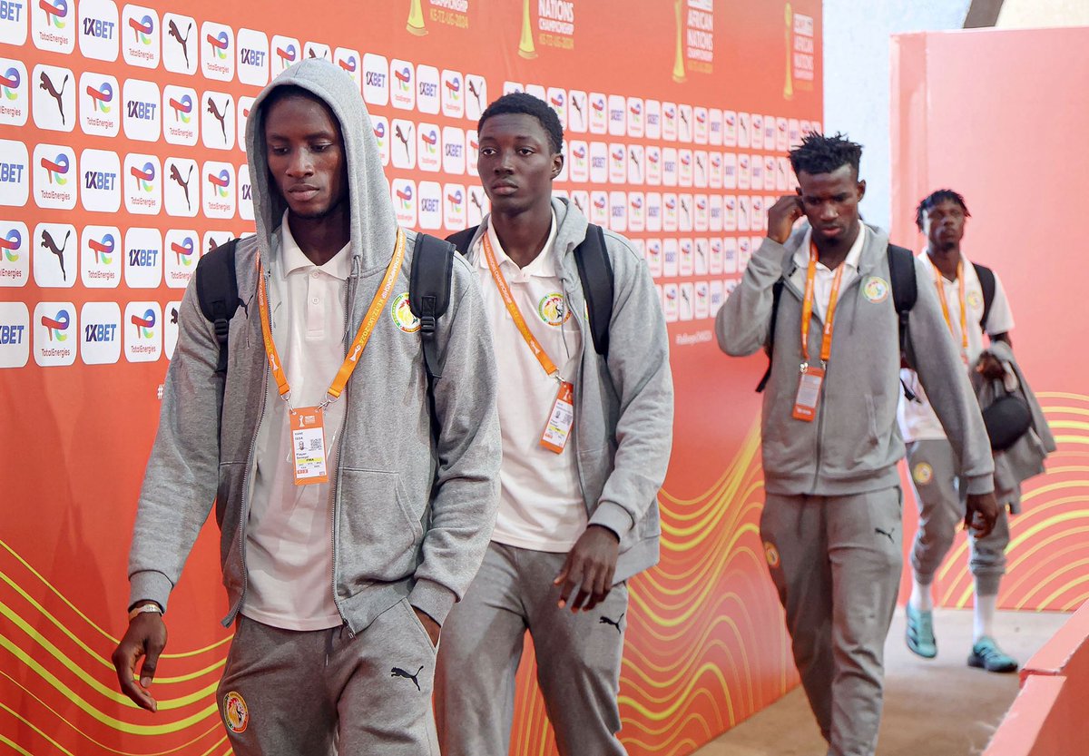 GaindeYi's tweet photo. 📍 Arrivée des lions au Mandela National Stadium de Kampala. #SDNSEN | #CHAN2024 https://t.co/pAwDdtnN10