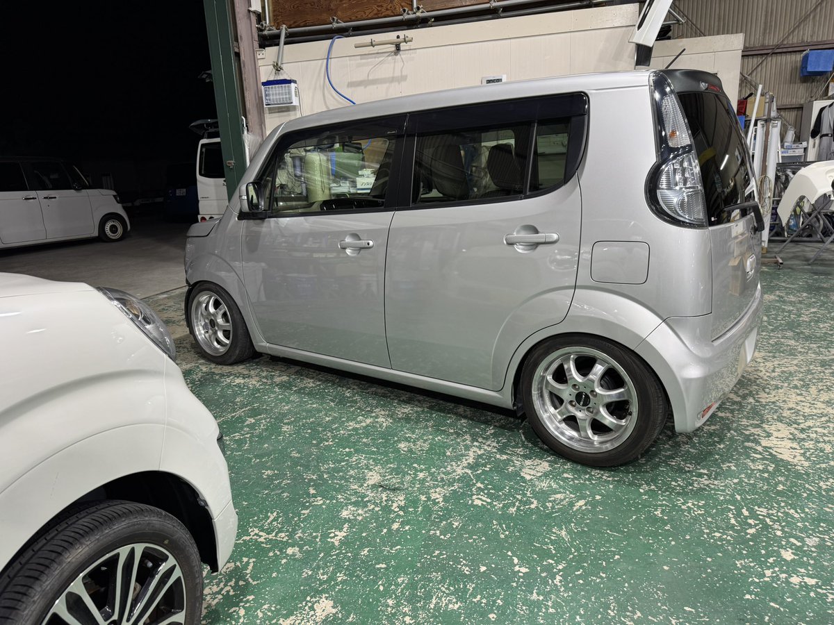 まだいろいろ途中でしばらく乗れませんが
NEWカーでございます

走行約2万キロ、ワンオーナー、車検ほぼ満タン
MF33S MRワゴン Wit TS R06A ターボ

車高調MR52Sハスラー用流用

アクスル3℃/5cm上げMH23SワゴンR用流用

ホイール: WORK NEZART SIEBEN