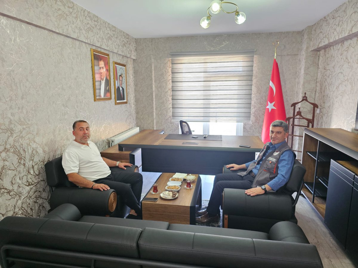 🤝 Güç birliğiyle daha ileriye!

👨‍🌾 İl Koordinatörümüz Dr. Veysel UZUN, Elazığ Besi Organize Tarım Bölgesi Müdürü Alper KILBİTMEZ’i ziyaret etti.

🐂 Yapımı süren projeler üzerine verimli bir sohbet gerçekleştirildi. 🌾✨

#TKDK #Elazığ <a href="/vetveyseluzun/">Veysel UZUN</a> <a href="/elazigbesiosb/">Elazığ Besi Organize Tarım Bölgesi</a>