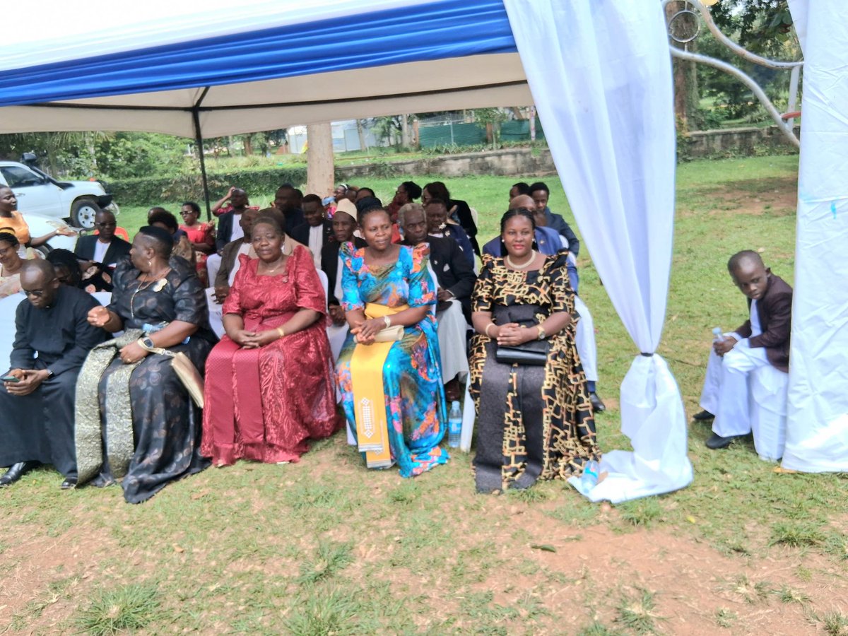 FlashNakFashion's tweet photo. Today at the handover ceremony of Mituuba ena (4) Lunyo at Entebbe Children's park. Entebbe Municipality Wakiso District.#Vote #Wakiso #WomanMp #ElectionsUganda #DemocraticFront https://t.co/nqgbgxyRje