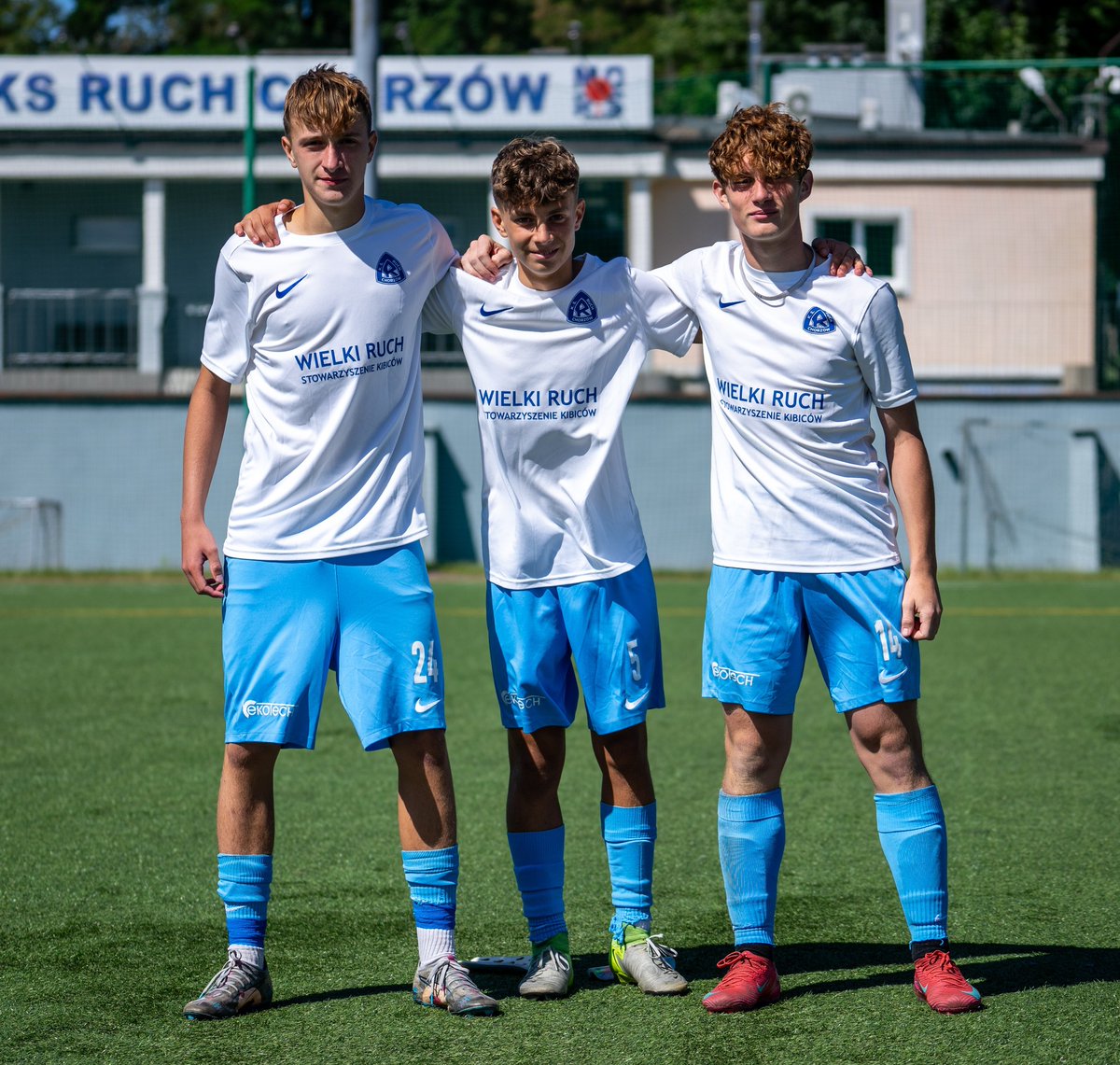 ⚔️ A w sobotę w I lidze wojewódzkiej juniorów starszych derby Centrum Szkolenia 😃💙

⚽ Ruch Chorzów 🆚 UKS Ruch Chorzów
📍 stadion przy ul. Lompy
🕚 11:00