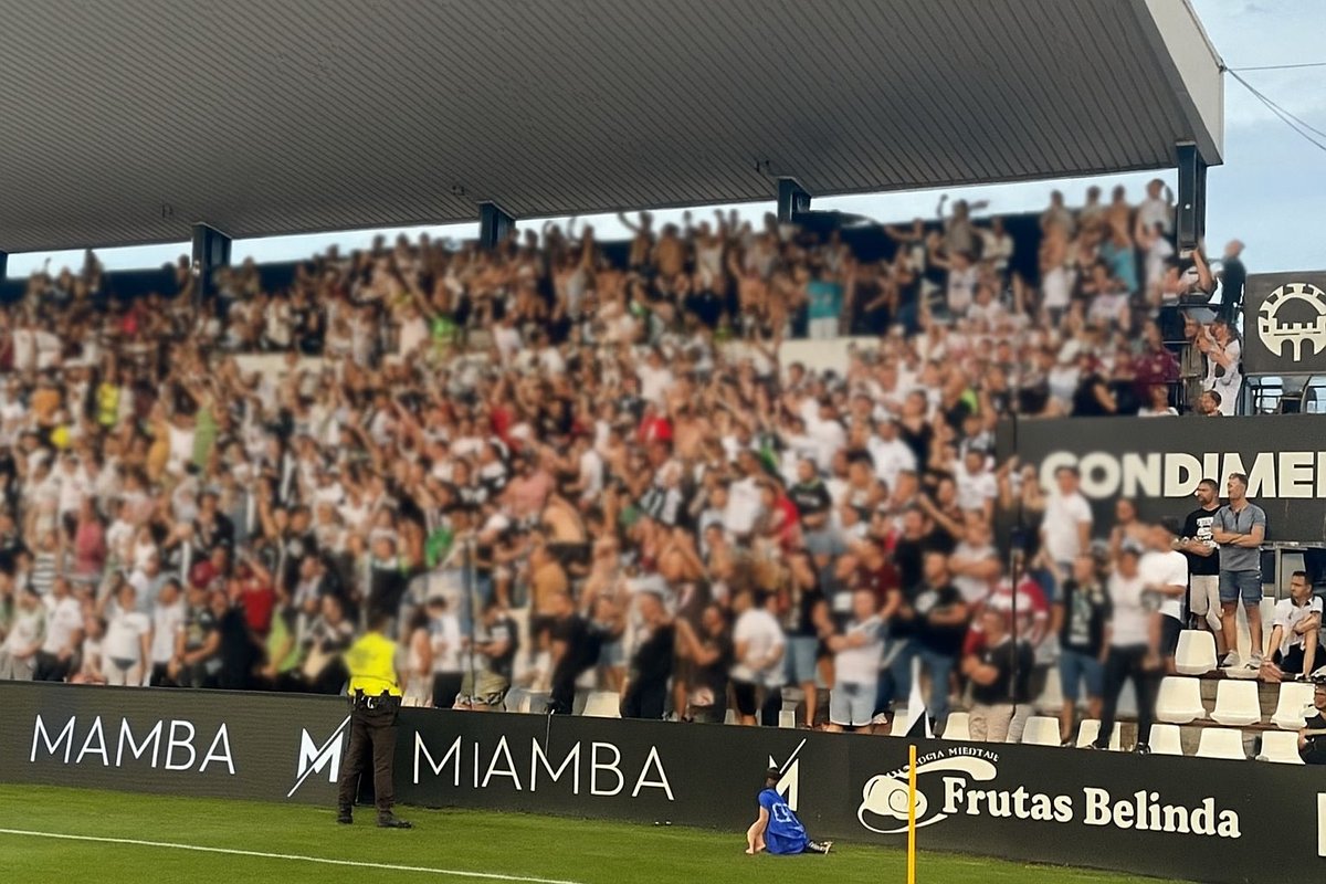 Una temporada más estamos de vuelta. Pese a todo lo ocurrido, pese a todo lo sufrido, rozamos los 200 abonos en la Grada de Animación . 

Que comience la fiesta.