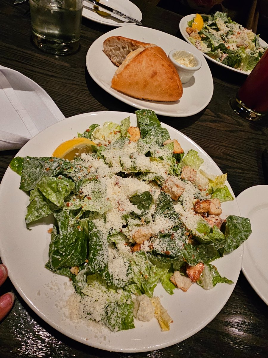 Going out tonight alone makes me lonely. Wanna make it fun? 😏