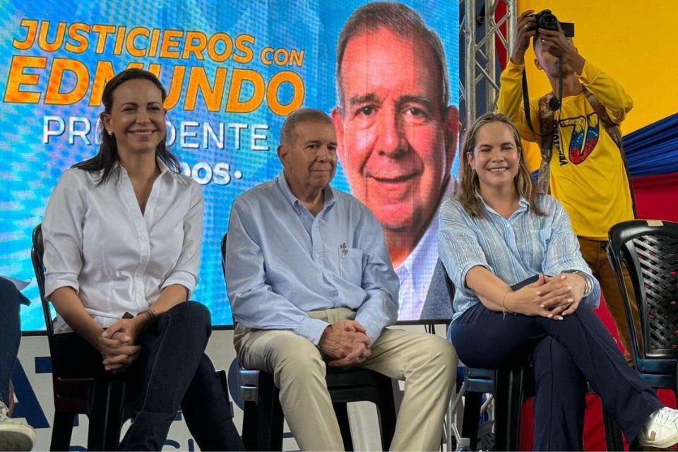 Primero Justicia (@pr1merojusticia) on Twitter photo Desde Primero Justicia felicitamos en su cumpleaños a Edmundo González Urrutia (<a href="/EdmundoGU/">Edmundo González</a>), reconociendo su valentía, compromiso histórico y profundo amor por Venezuela.
Le deseamos salud, fortaleza y sabiduría para seguir adelante. Desde Primero Justicia felicitamos en su cumpleaños a Edmundo González Urrutia (<a href="/EdmundoGU/">Edmundo González</a>), reconociendo su valentía, compromiso histórico y profundo amor por Venezuela.
Le deseamos salud, fortaleza y sabiduría para seguir adelante.