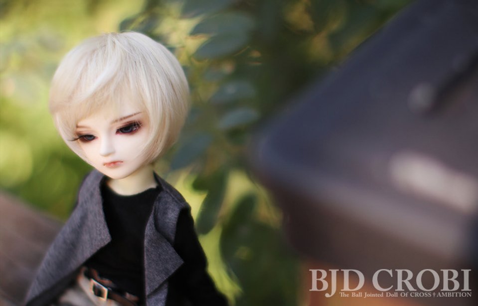 E-line Yeon-ho — quiet elegance with a gentle presence. 🌿 His soft gaze carries a story untold, making every moment feel timeless.

#bjdcrobi #bjd #bjddoll #bjd #balljointeddoll #resindoll #bjdcollector #bjdfashion #bjdstagram #bjdlife #bjdcommunity #bjdcutie #bjdlover🌸📷