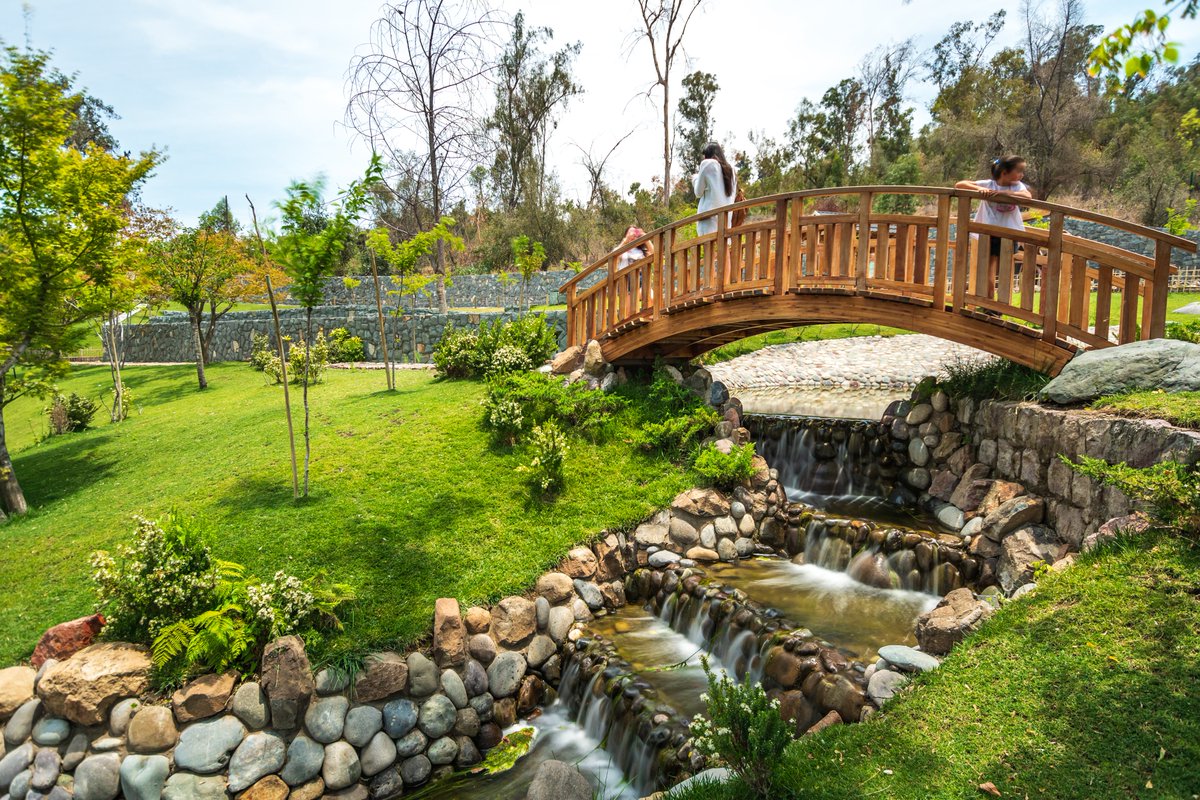 Pasa un tiempo de relajo en el jardín Japonés 🗾 Martes a domingo y festivos de 09:00 a 18:00 horas.    

🌳Acceso: Pedro de Valdivia.