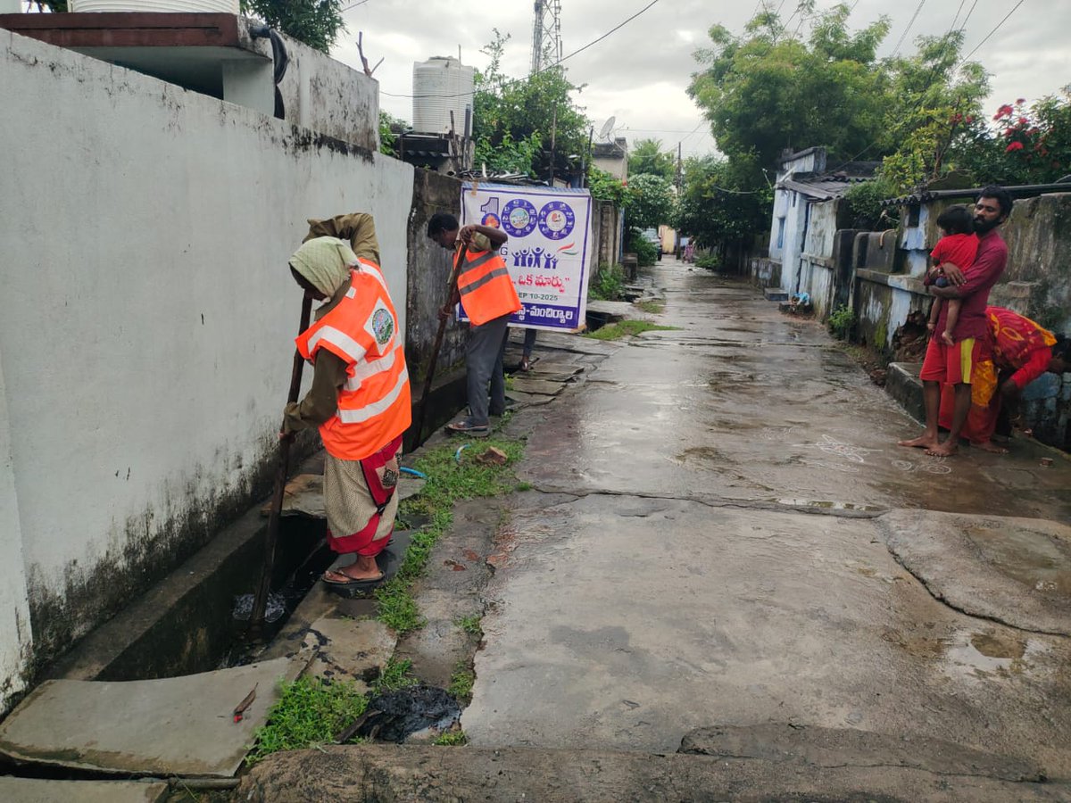 thorrurmepma's tweet photo. #Day89 as apart of 100day Action plan Thorrur Municipality Campaign IEC Programme for awareness of Seasonal Deceases and Triple Action Mosquito Control Drive &amp; CTU Cleaning In 11th Ward. @cdmatelangana @tksreedevi @tgmepma @SBMU_Telangana @SwachhBharatGov https://t.co/1T6IuuYr1o