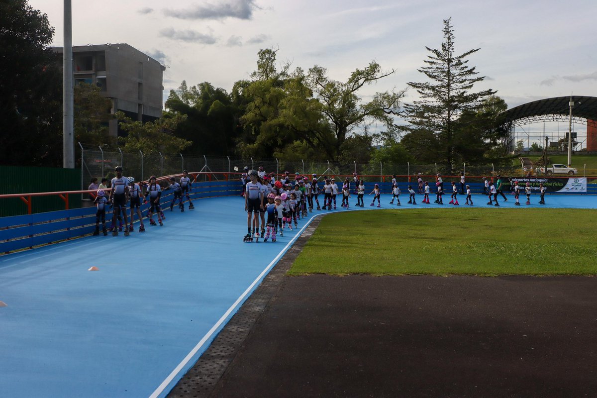 Felicitamos a mi gran amigo y Alcalde de El Retiro <a href="/Santiago030787/">Santiago Montoya</a>, por su visión y liderazgo que hicieron posible la renovación de la pista de patinaje para nuestros niños y jóvenes deportistas. El deporte es motor de transformación y la semilla de muchos sueños cumplidos.