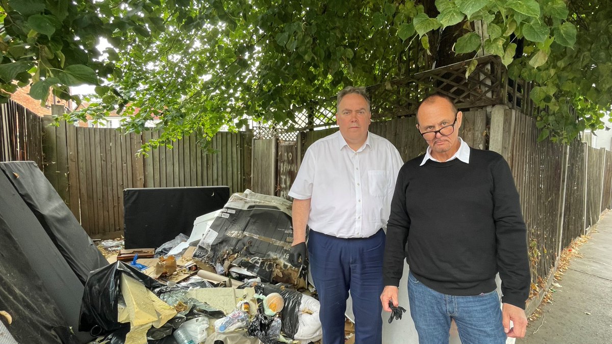 Executive Mayor Jason Perry looks back on the week, including cracking down on fly-tipping offenders and creating training opportunities for young people through the Regina Road regeneration. Read his weekly message: orlo.uk/NAYWr <a href="/JasonForCroydon/">Jason Perry - Mayor of Croydon</a>