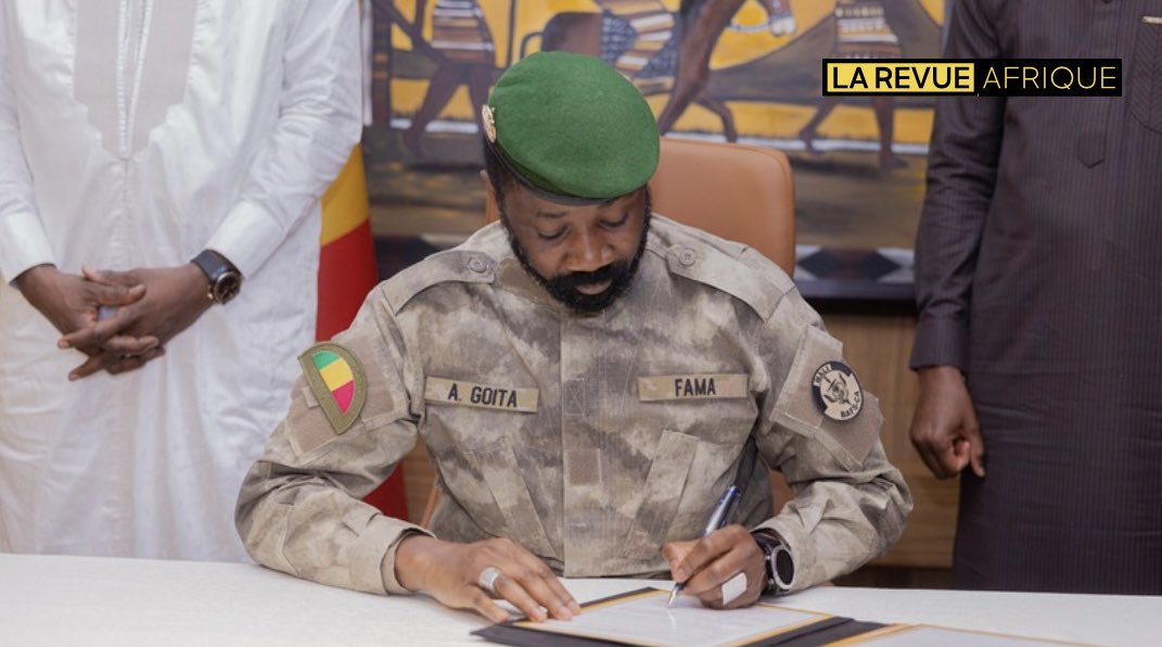 larevueafrique's tweet image. 🇲🇱 FLASH | Le #Mali identifie 36 000 travailleurs fantômes dans la fonction publique, sur un total de 158 000 #fonctionnaires.

Les autorités suspendront les paiements de leurs salaires permettant d'économiser 50 milliards de #FCFA/an.