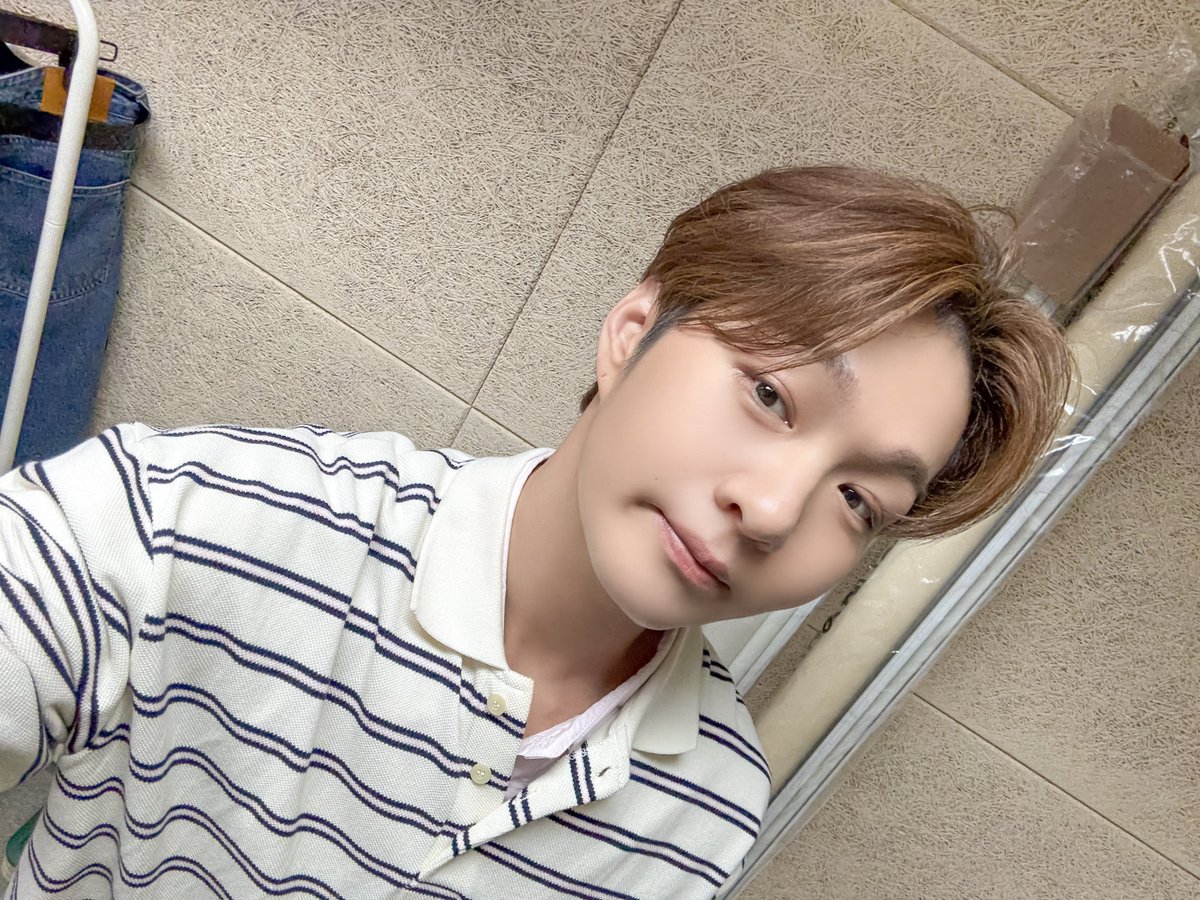 [📸] ✨250829 ENA #살롱드돌 ✨

매주 금요일이 기다려지는 이유🔥

큐티 퐈티 뽀이 창섭 군과 ૮₍´˶ᵔｪᵔ˶`₎ა
오늘도 과몰입 토크 타임 완료.ᐟ.ᐟ

#이창섭 #LEECHANGSUB 
#살롱드돌_너참말많다 #SalondeIdol