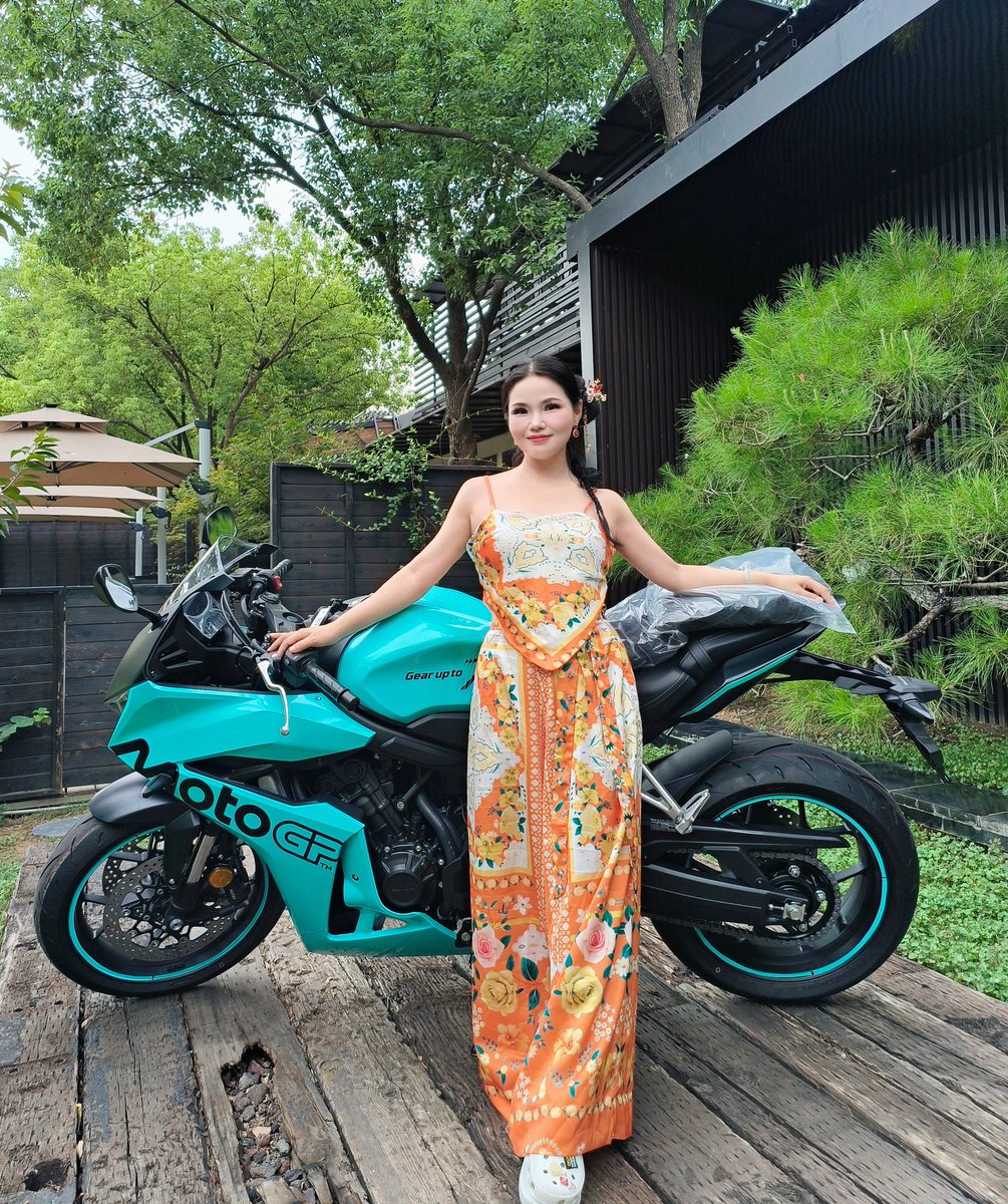 June_tsy's tweet image. #Bitget7周年  
常记溪亭日暮，沉醉不知归路
“溪亭”的菜非常好吃，意料之外
雅雅太用心哦，感谢@xiejiayinBitget  
摩托车很帅，骑回家啦（梦里哈哈哈哈哈哈）