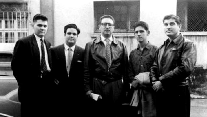 La  Carta de #México, firmada hace 69 años, no es solo un documento: es el símbolo de que la unidad hace la fuerza. 

Fidel y José Antonio unieron a sus movimientos en un solo frente por la libertad de #Cuba. Un legado de lucha y cohesión.

#CubaViveEnSuHistoria
#SiempreJoven