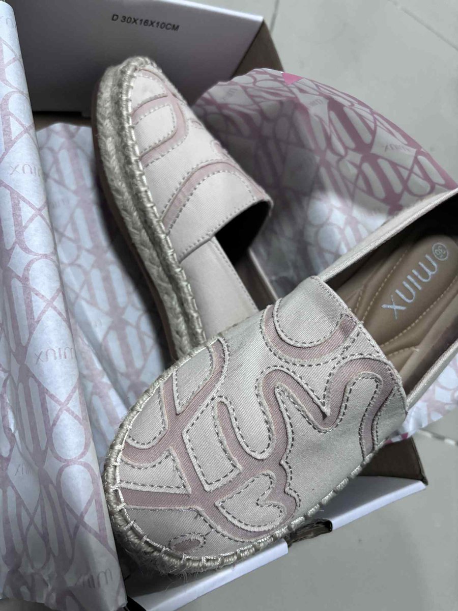 404notfoundlee's tweet photo. ส่งต่อ MinxShoes รุ่นChloe fluffy สี cake pop 🩷 ไซส์36 (37ใส่ได้ถ้าชอบแน่น) 
ราคา 1,199-. ส่งฟรี🚨
เจ้าของใส่แค่1วันถ้วนเท่านั้น

🎯นัดรับม.เกษตรบางเขนได้
🎯นัดรับตามแนวบีทีเอส เสนา เกษตร พหลโยธิน รัชโย
#ส่งต่อเสื้อผ้า #ส่งต่อเสื้อผ้ามือ2 #ส่งต่อรองเท้า #ส่งต่อminxshoes #รองเท้า https://t.co/zMhLYQk8Xm