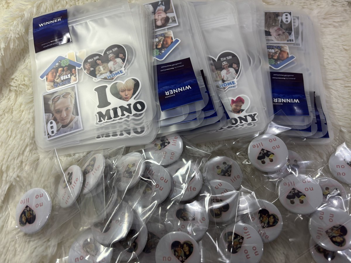 senmeewithyoon's tweet image. พรุ่งนี้อย่าลืมมารับน้องไปกันน้าค้าบอินซอทุกคน🥺
(บางซองแอบใส่การ์ดอฟช.ไปให้ด้วยคับ ิิ)

#WINNEROURMOMENTinBKK