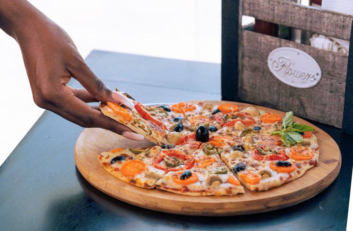 honeysucklegh's tweet image. When your cravings call, we answer with pizza, pints, and unforgettable moments.
Satisfy that craving at The Honeysuckle. 🍕🔥

#TheHoneysuckle #HoneysuckleVibes #HoneysuckleEats #PizzaLovers #PizzaNight #InCrustWeTrust #CheesePulls #FoodieAccra #AccraEats #AccraFoodies