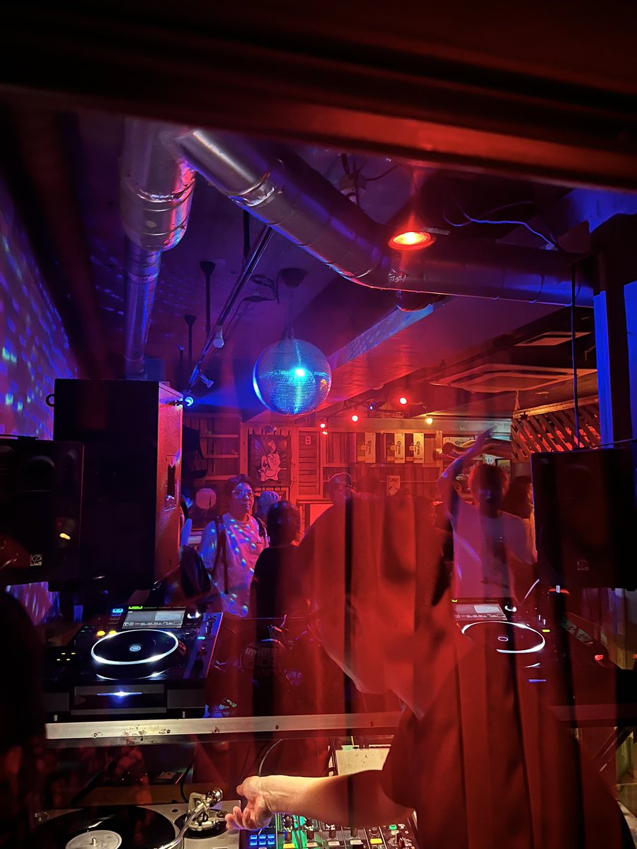 頭バーサヨナラパーティーありがとうございました。恵比寿時代から大変お世話になりました。カオスで雑多すぎる人々にまみれた結果DJスキルを育ててもらいついでにコミュ障が治ったりと大切な存在でございました。<a href="/zubar_shibuya/">頭バー　ZUBAR</a> <a href="/2_DDD/">oshi</a> お疲れ様でした！