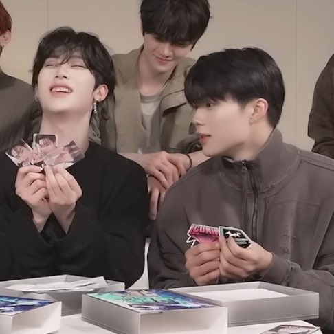 me having cuteness aggression for rik
and then i see gyub at the back having it worse 😭😭