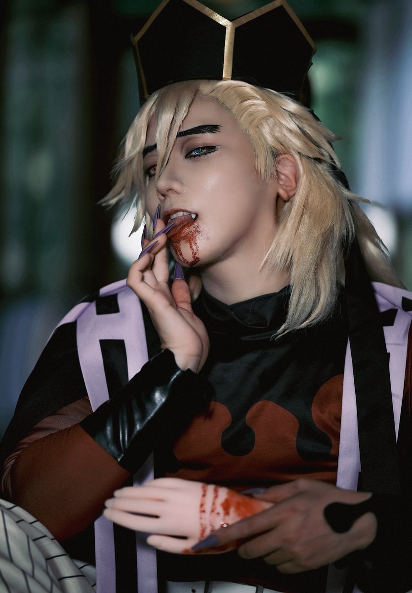 cos 🪷 童磨 ⋆┈┈┈┈┈┈┈┈┈┈┈┈┈┈┈⋆ そこにそのまま置い