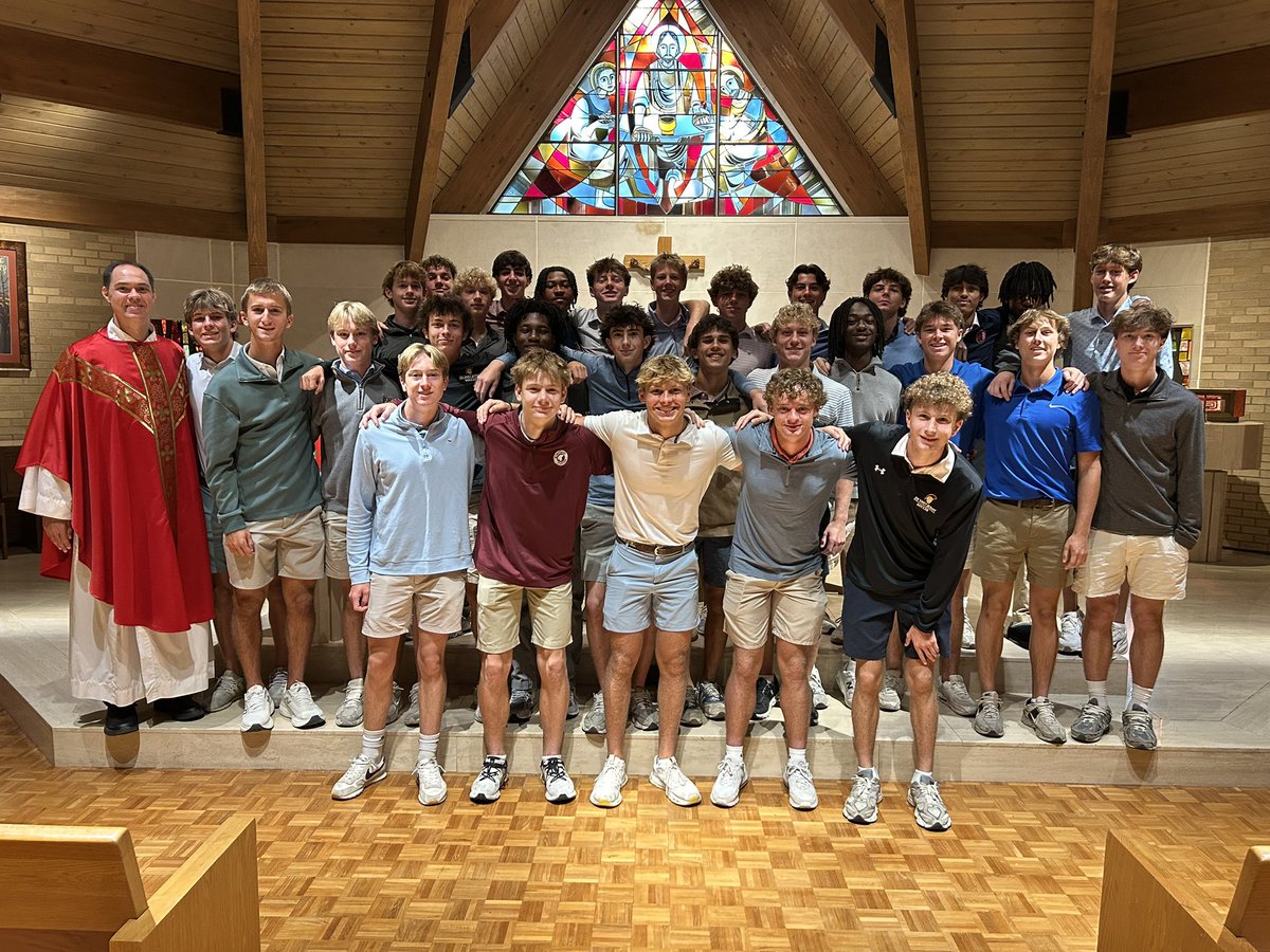 DSJMinistry's tweet photo. First #teamMass of the year! We prayed for &amp; with varsity soccer on the day of their first game!

Thanks to Fr Murphy for connecting the life of St John the Baptist to soccer &amp; taking one for the team

#playandpray together at @DeSmetJesuitHS @DeSmetSoccer 
#ALLIN @JesuitsUCS https://t.co/FOmLiIPUJL