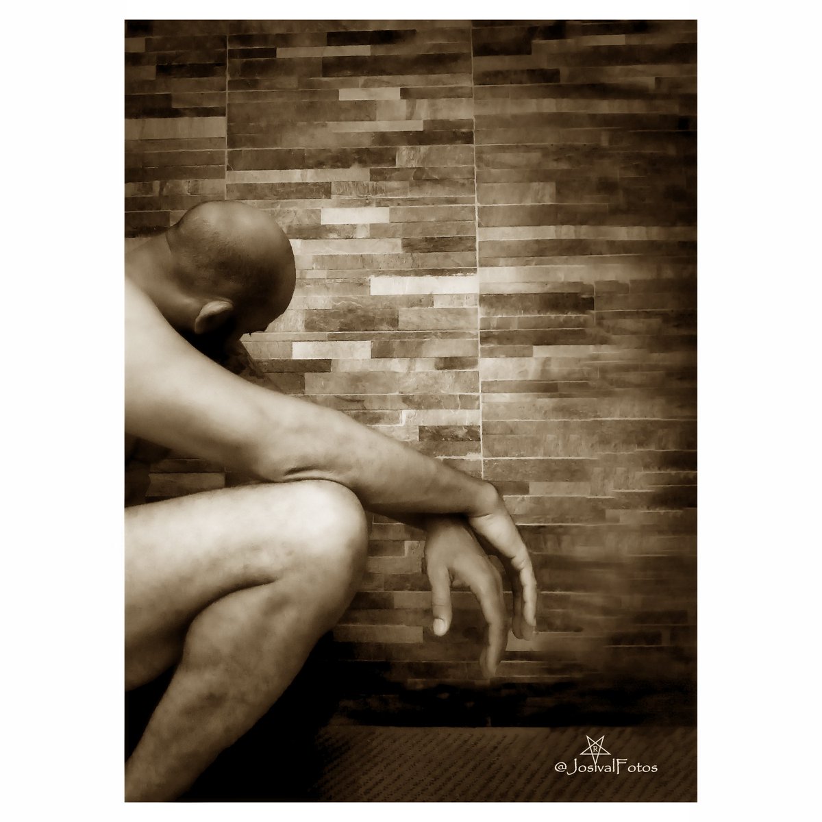 #JosivalUrban (@josimagencuba) on Twitter photo „Fragen und Antworten im Morgengrauen;
ich pfeife und blase hinterher von meinen Pfaden, dunkle Nacht...“
(Roberto Friol, kubanischer Dichter)
Foto: <a href="/JosivalFotos/">josivalFotos</a>
Model: #Pedro Nr. 17
Mehr hier und bei 👉 <a href="/JosivalNegro/">josivalNegro</a>
#29August
#macho #männlich #Mann #kubanisch #nackt #Mann „Fragen und Antworten im Morgengrauen;
ich pfeife und blase hinterher von meinen Pfaden, dunkle Nacht...“
(Roberto Friol, kubanischer Dichter)
Foto: <a href="/JosivalFotos/">josivalFotos</a>
Model: #Pedro Nr. 17
Mehr hier und bei 👉 <a href="/JosivalNegro/">josivalNegro</a>
#29August
#macho #männlich #Mann #kubanisch #nackt #Mann