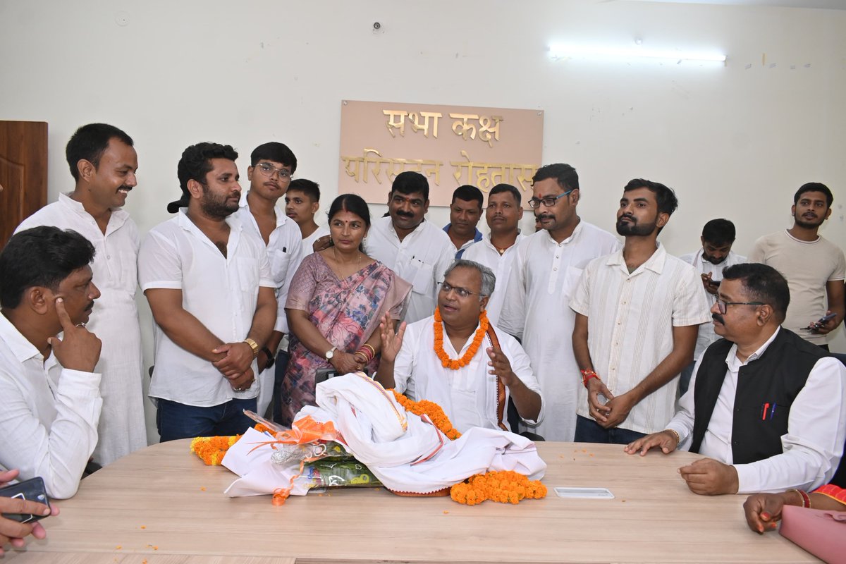 बिहार के विभिन्न जिलों में कार्यक्रमों की कड़ी में आज रोहतास की ऐतिहासिक धरती पर आगमन हुआ है। ज़िला अतिथि गृह (रोहतास) में पार्टी कार्यकर्ताओं और पदाधिकारी साथियों ने स्वागत किया। 

#Rohtas #JDU #NitishKumar