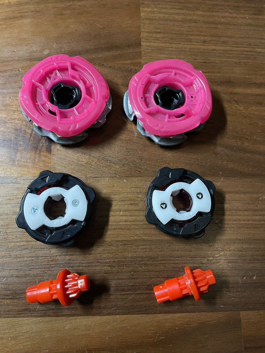 タカトミヘルズとハズブロヘルズ。見分けつかねー。一応、混ざんないようにマーキングはしましたー