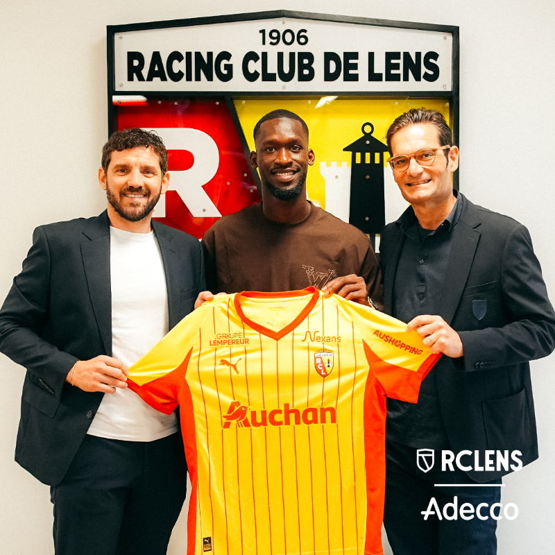 RCLens's tweet photo. 𝙽𝚘𝚞𝚟𝚎𝚊𝚞 𝙻𝙴𝙽𝚂𝙾𝙸𝚂 : Abdallah Sima ❤💛

Décisif en @Ligue1 et en @ChampionsLeague en 2024/25 (12 buts en 40 matchs) et polyvalent sur le front de l'attaque, l'international sénégalais s'engage avec le Racing jusqu'en 2029 en provenance de @OfficialBHAFC. ✍️

#Sima2029