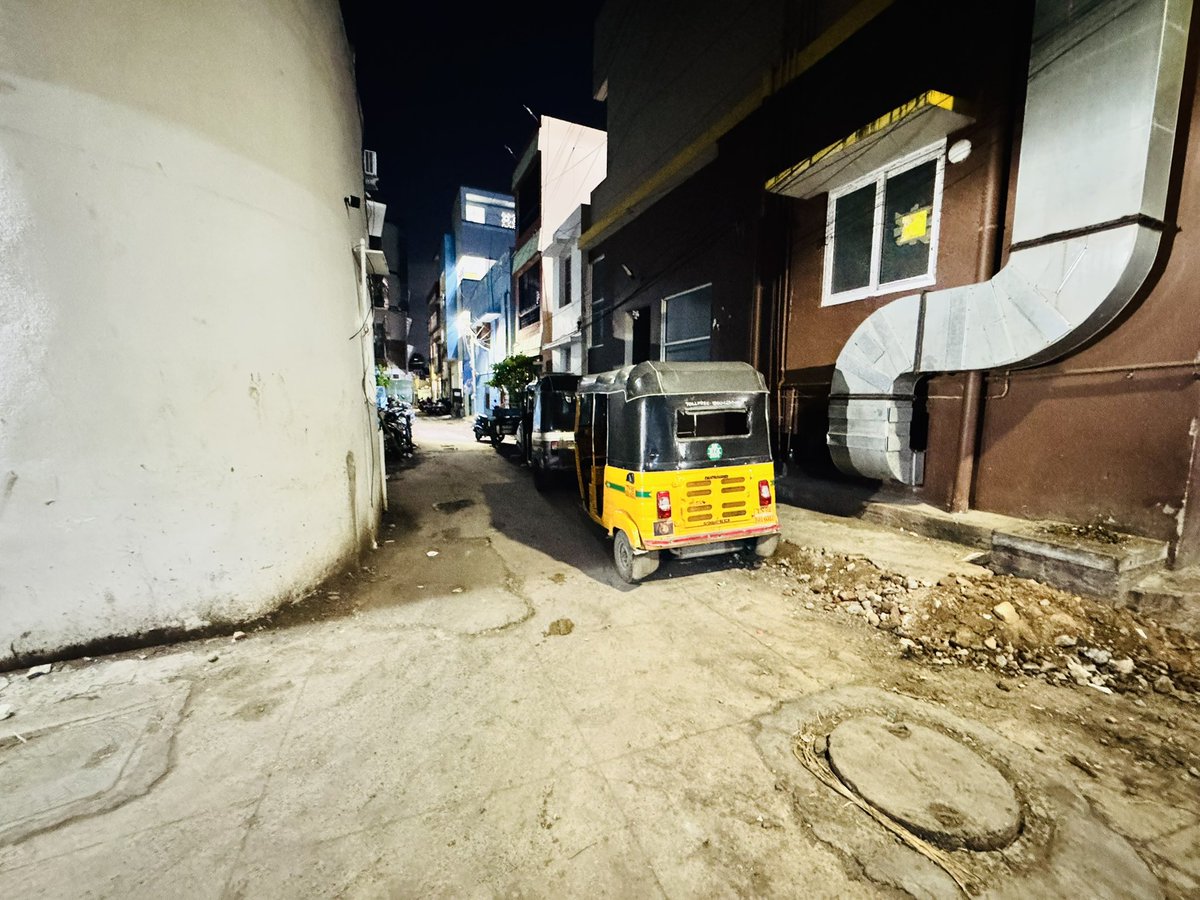 trksrik's tweet photo. @ChennaiTraffic: “Nagoji Street, Triplicane”. Auto drivers living around park here! By 10:30pm this becomes 4 autos in this space, blocking others to take our cars to our house’s parking! When confronted, auto owners ask for our cars to be parked elsewhere as its a narrow street! https://t.co/Mn7bPpRm92