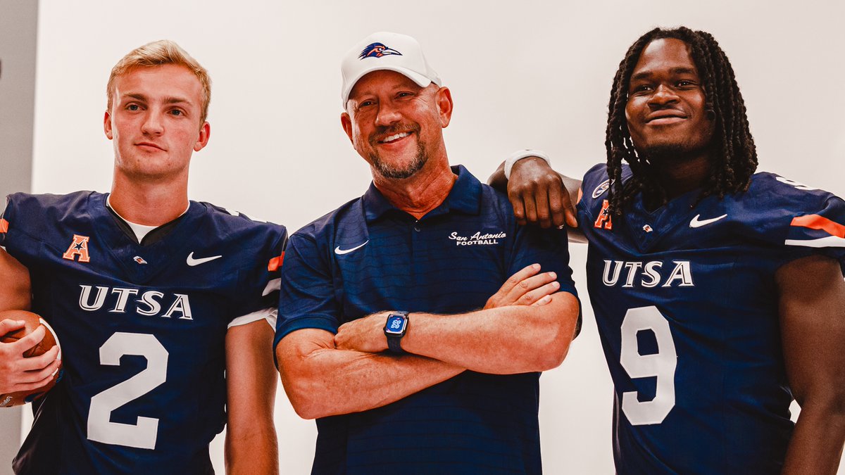 UTSAFTBL's tweet image. The 15th season of UTSA Football will get underway Saturday night vs. No. 19 Texas A&amp;amp;M. Kickoff is set for 6 p.m. at Kyle Field live on ESPN and Ticket 760.

📰 utsa.pro/25fbpreview01

#210TriangleOfToughness
#LetsGo210 | #BirdsUp 🤙