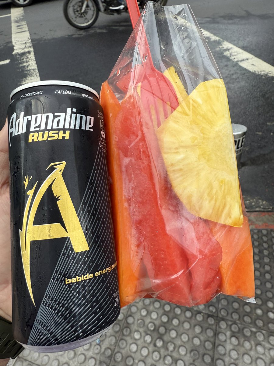 ¡Buenos Días Chic@s! 🇬🇹 

Bebida energética 3 con fruta fresca. $2