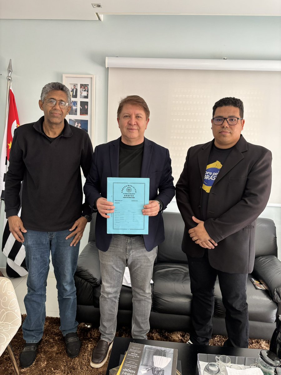 DepJefferson's tweet photo. Que alegria receber os amigos de Urupês, o Vereador Elvis e o Pastor Donisete, em nosso escritório. Uma reunião que representa a união de forças que acreditamos: o trabalho sério na política e a base sólida dos valores cristãos. 🙏🤝 https://t.co/Y5d3mZwiXI