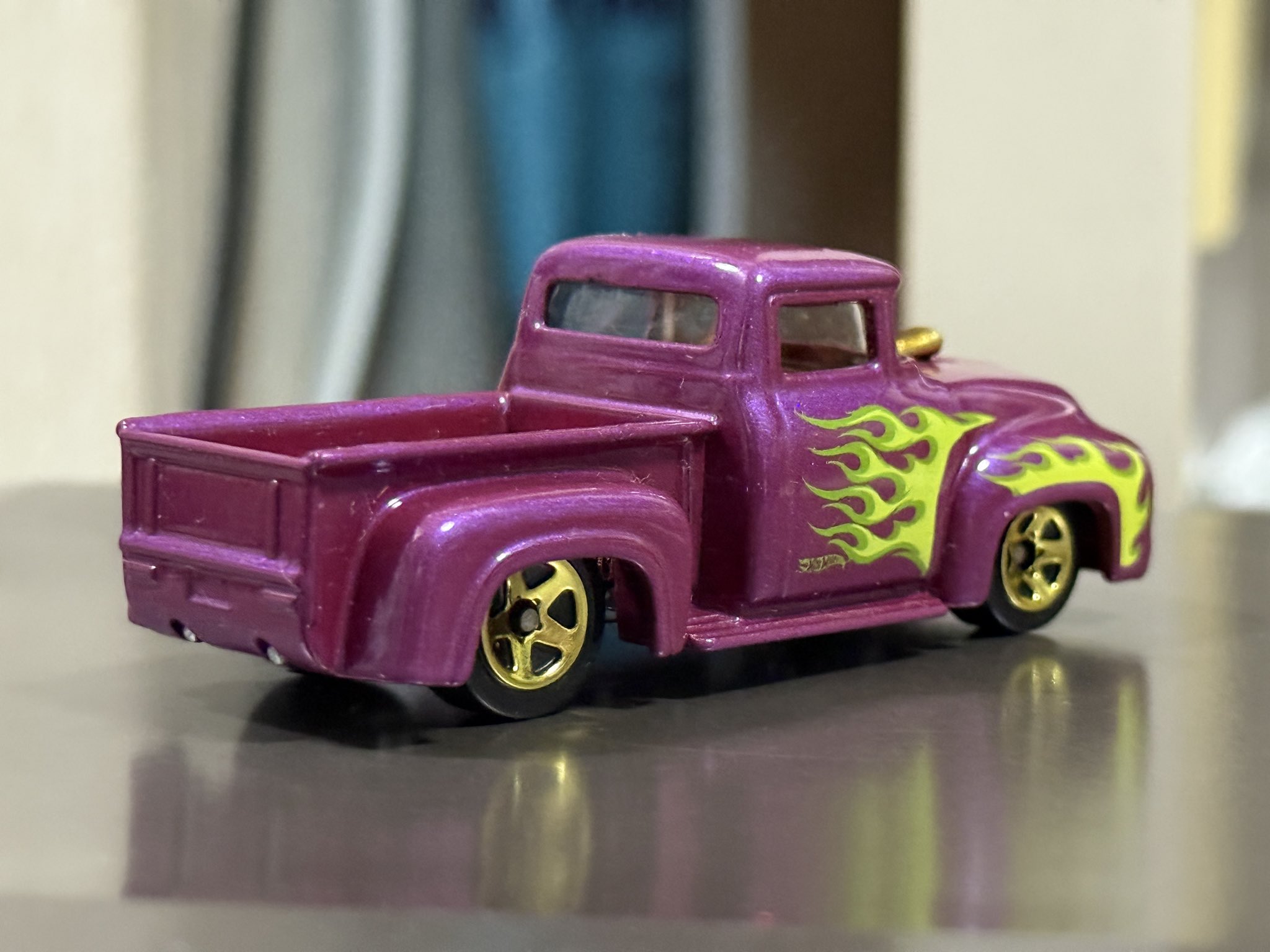 ホットウィール 紫色 カスタムカー HWCにてRLC限定カメレオンカラーのCUSTOM '72 DATSUN 240Zの情報