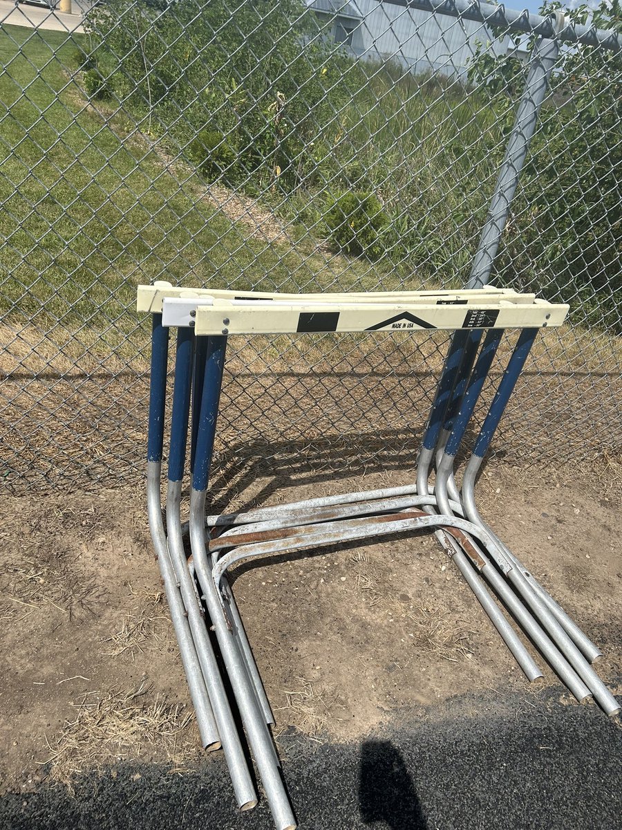 bvtrack's tweet image. Anyone need some hurdles? BV is selling our previously used hurdles. We have 90 or so available for purchase. Still in good condition. DM if interested.