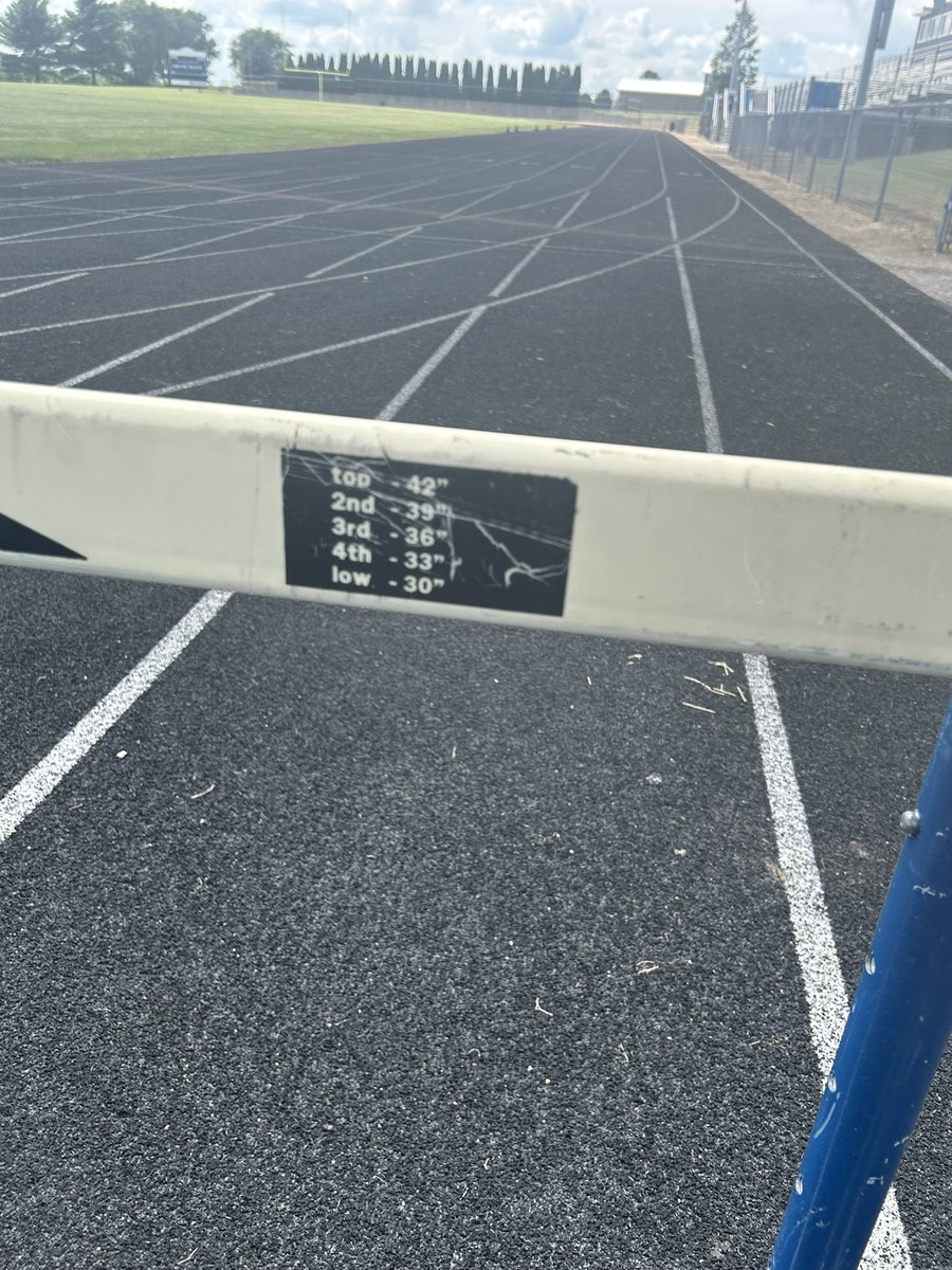 bvtrack's tweet image. Anyone need some hurdles? BV is selling our previously used hurdles. We have 90 or so available for purchase. Still in good condition. DM if interested.