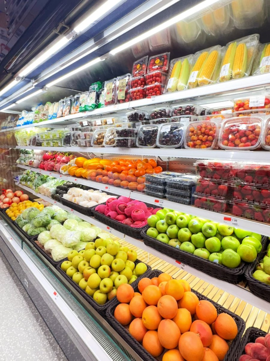ShafaliJibrin's tweet image. Strolling through the supermarket to choose steaks for lunchtime. #ShopForSteak #LunchPrep