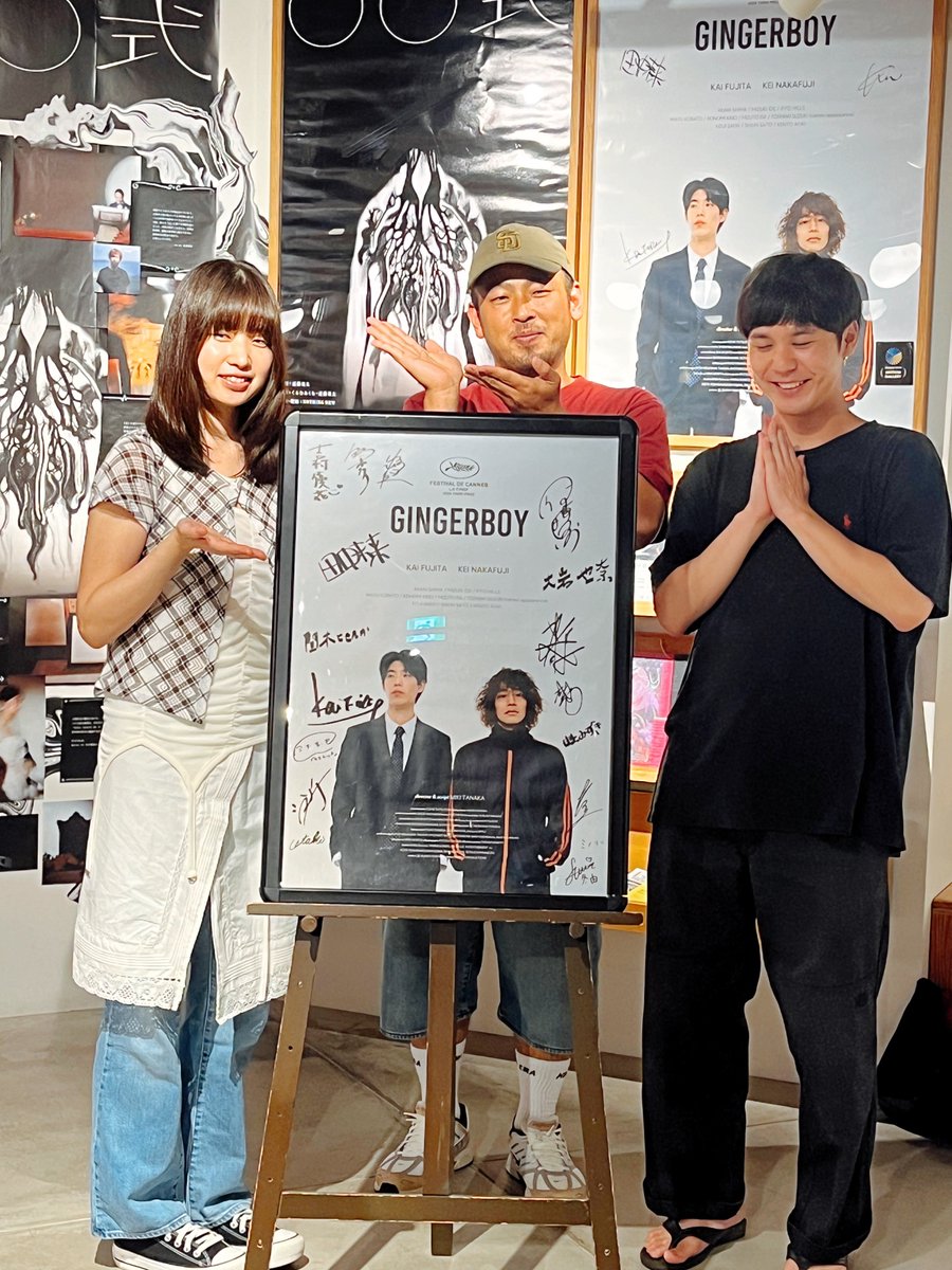 トーク中、田中監督と距離を取って端っこにギュッと肩を寄せ合っているウト監督と山脇さんかわいかった。笑 二人のトークが面白すぎて涙出るほど笑えて幸せ！久しぶりに青木さんにも会えてうれしい。チーム明けおめ大集合で楽しすぎた夜。またみんなで会えますように🙏

#明けましておめでたい人