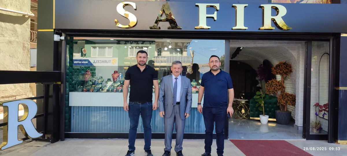 İlçe Kaymakamımız Sayın Cemal Hüsnü Çaykara, Safir Kuyumculuk işletmecisi Ferhat pehlivan ve Bekir Kavla’yı ziyaret etti.