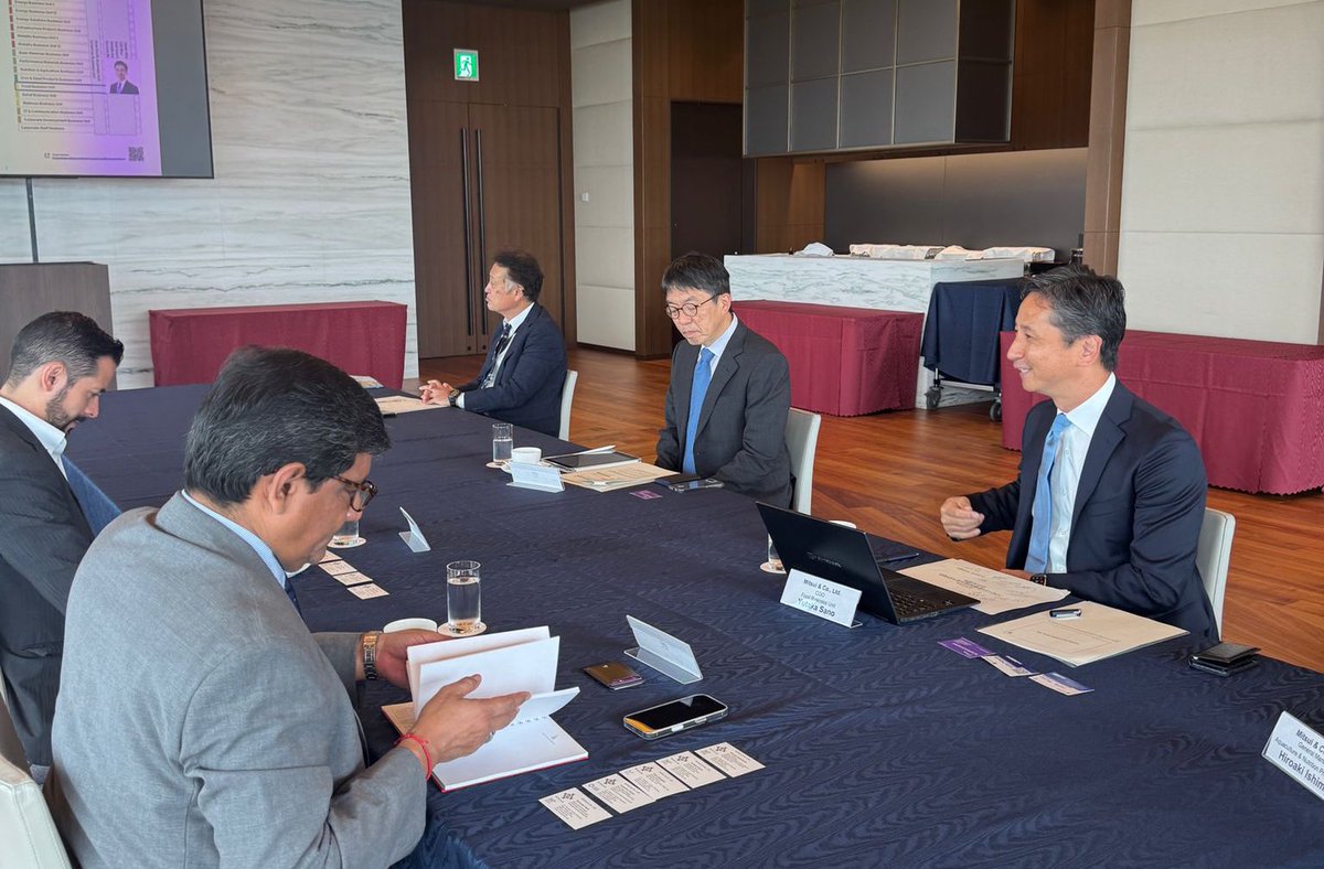 Produccion_Ecu's tweet image. El ministro @LuisJaramilloOK se reunió con ejecutivos de #Mitsui, una de la mayores corporaciones multinacionales, con quienes nos encontramos en la organización de una misión comercial y estratégica a 🇪🇨, para impulsar proyectos de inversión en sectores clave de nuestra economía