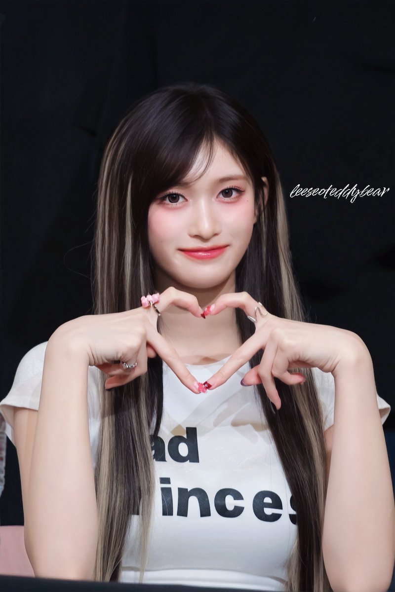 Leeseoteddybear's tweet photo. 20250829
Fansign 💗💗💗
#아이브 #이서 #IVE #LEESEO #イソ https://t.co/CMvH2UhBAZ