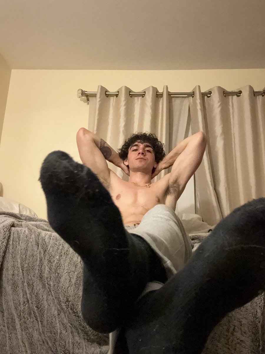Sitting back in my black socks, shirt off, middle fingers up. You’re lucky I even let you look. Tribute if you want more, otherwise stay in your place. 💸🧦

#findom #cashmaster <a href="/diamond__here/">Diamond</a> <a href="/RT4MastersBR2/">RT4Masters 🔄 🌎</a>