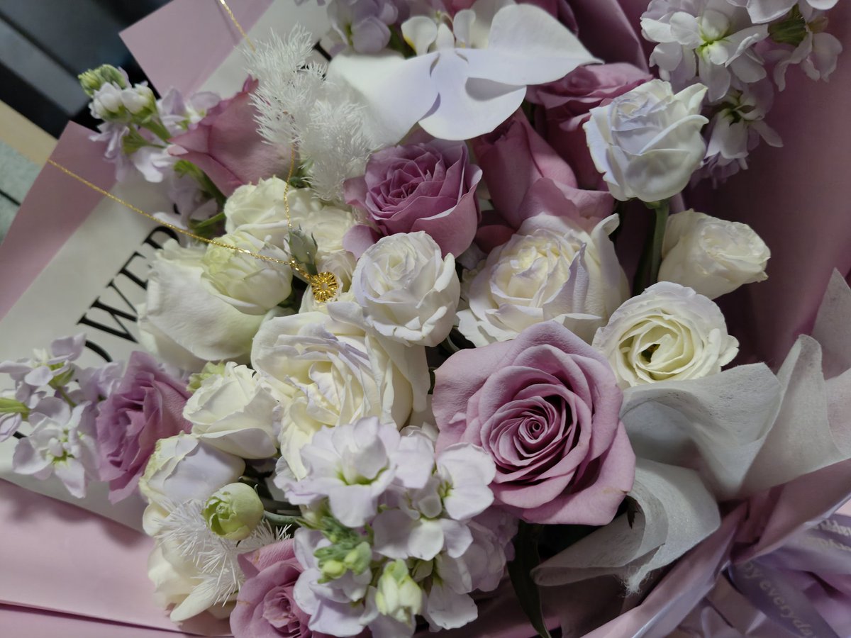 忙着过节先不看盘了~
随机抽七份币圈周边，中奖以后再根据个人情况给大家挑选。
48h开。