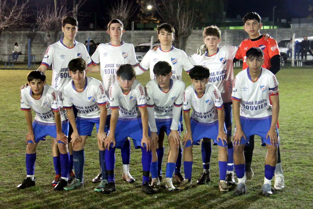 🔜 A CUARTOS

En la noche de ayer, nuestra SUB17 venció en nuestro Parque Tricolor 4 a 1 a Santa Emilia de Cardona. 

#LosPibesDelClub lograron clasificar a Cuartos de Final. Faltan algunos encuentros donde sabremos el rival.

#VamosNacional 🔵⚪🔴