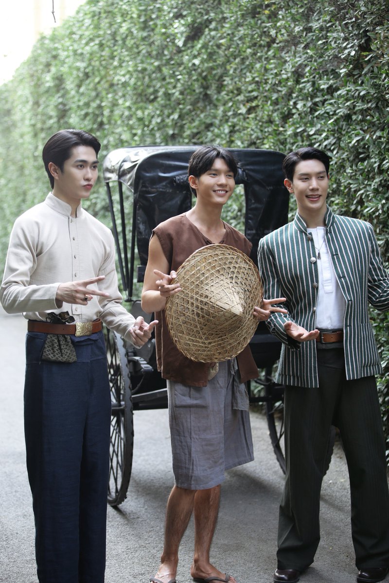MemoirOfRati's tweet photo. เมฆเดช Express
รับส่งด่วน ส่งไว ส่งทันใจทั่วสยาม 😝
 
#MemoirOfRatiEP11
@MisterGrtsp @tnbau1 @besevboom https://t.co/ZNGkbL58hX