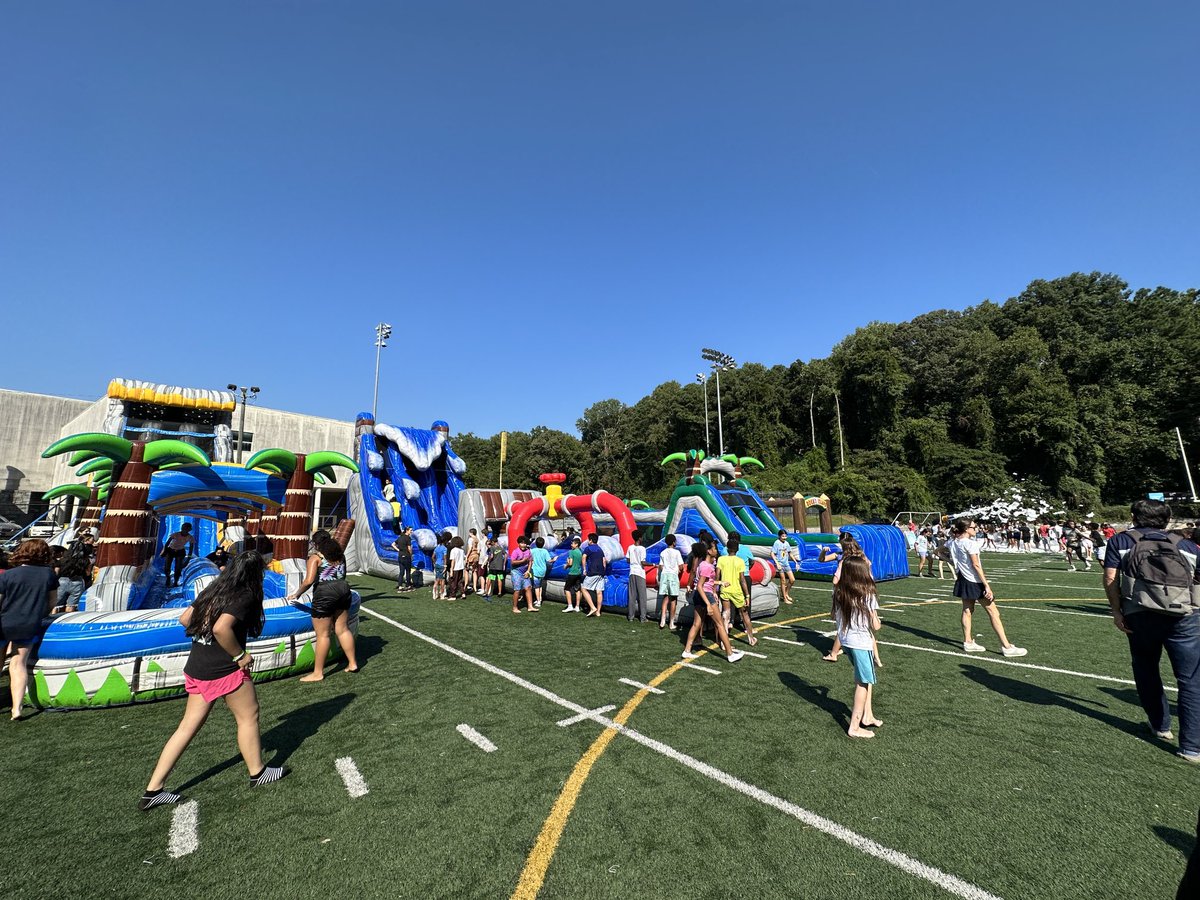 SuttonCougars's tweet photo. Wow! Thank you ⁦@SuttonPTA⁩ for sponsoring our August student incentive! Fun times!!! https://t.co/mn7BO7rK4M
