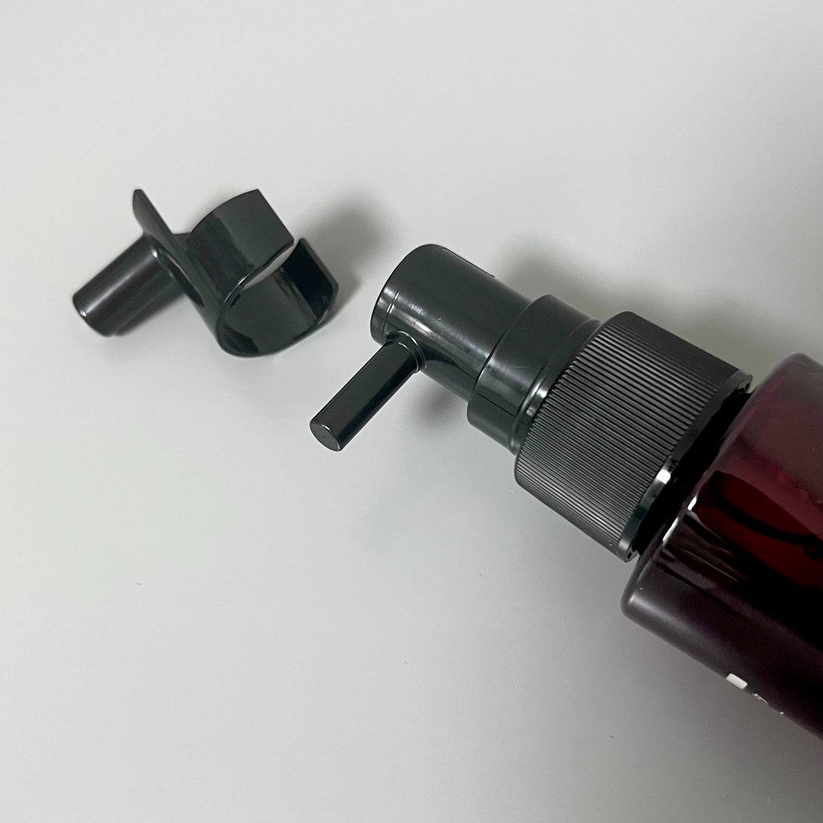 kigioriori's tweet image. ラ・カスタ アロマ リヴァイタ ラインに新しくザ スキャルプエフェクターが登場！頭皮ケアの育てるステップ。スプレータイプで乾いた頭皮に直接シュッ💨指でマッサージ、朝晩使います❤️天然香料のすっきりした香り🌿
#PR #ラカスタ #lacasta #育毛剤 #スキャルプケア #頭皮ケア @LaCASTA_jp